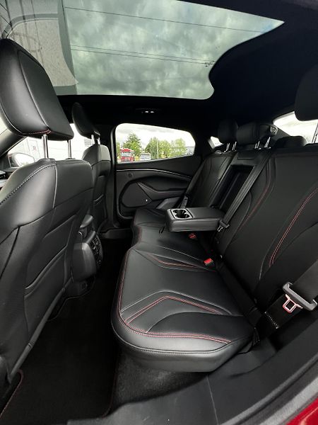 Ford Mustang Mach-E Extended AWD 98 kWh 1.Maj DPH - fotka 24 z 29