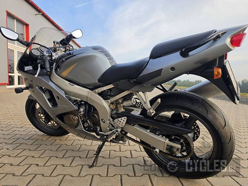 Kawasaki ZX-6R Ninja (2000) A2 - fotka 13 z 15