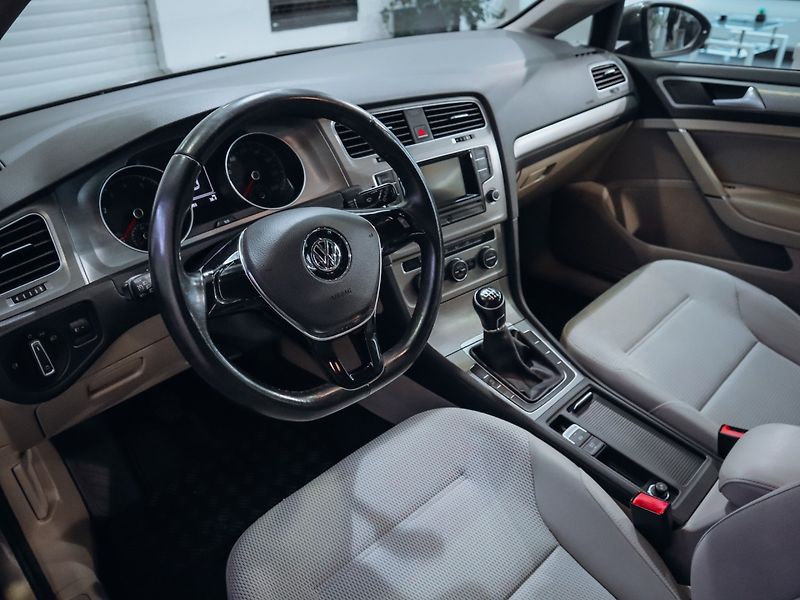 Volkswagen Golf 1.2 TSI - fotka 16 z 24
