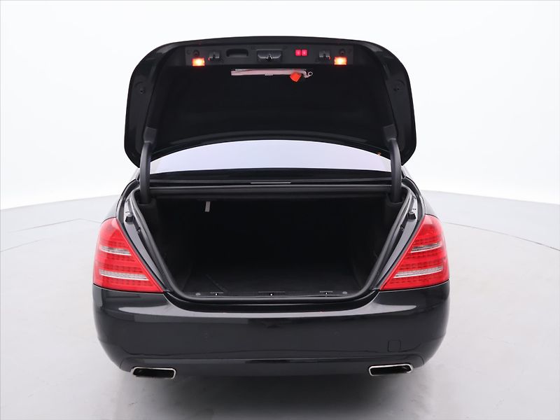 Mercedes-Benz Třídy S 4,7 500 L 320 kW 4 Matic AMG - fotka 9 z 39
