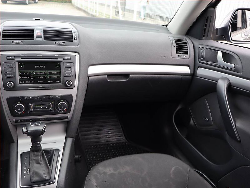 Škoda Octavia (2011) 1.8 TSI, Automat, Serv.kniha - fotka 8 z 20