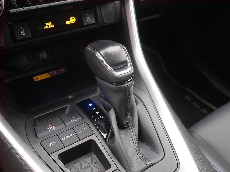 Toyota RAV4 (2023) 2.5 Hybrid - fotka 13 z 16