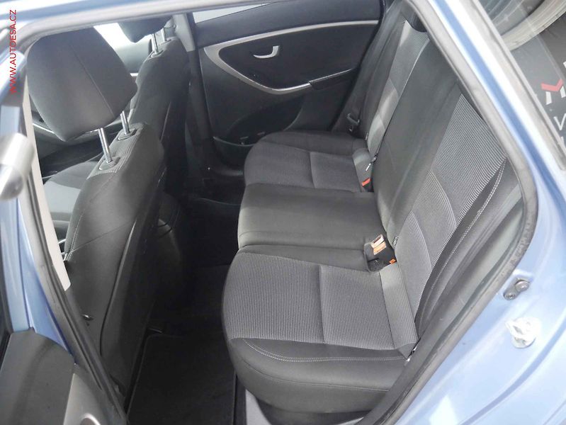 Hyundai i30 (2015) 1.4i, ČR, Klima - fotka 10 z 17