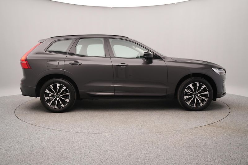Volvo XC60 B5 AWD PLUS DARK CZ 1.maj - fotka 12 z 50