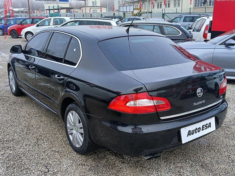 Škoda Superb (2009) 2.0TDi, ČR, DSG, bixen, kůže - fotka 6 z 20