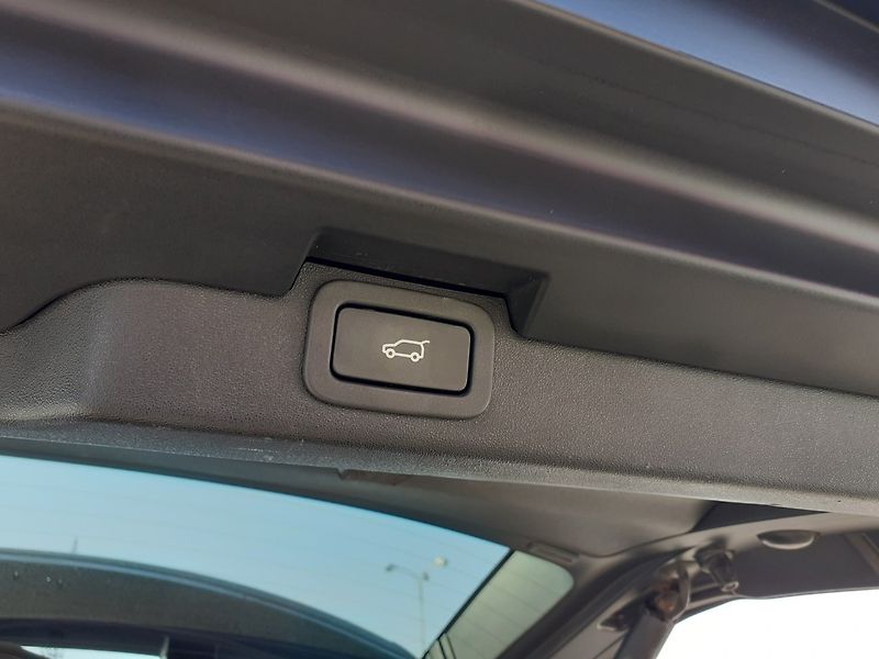 Land Rover Discovery (2019) 3.0 TD 6V 4x4 7MÍST . - fotka 28 z 33