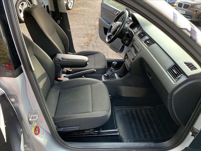 Škoda Rapid 1,2 TSI 77KW ČR,1.MAJITEL - fotka 12 z 17