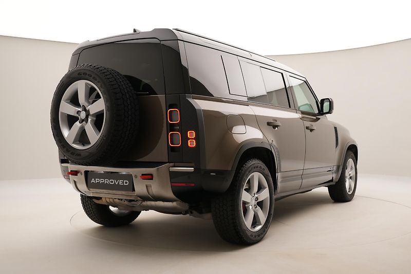 Land Rover Defender 110 D300 X AWD AUT CZ - fotka 12 z 55