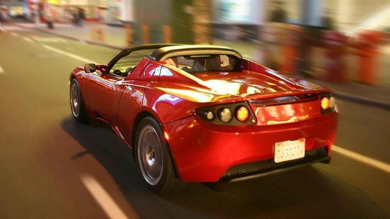 Neoficiální ilustrace nové generace Tesly Roadster.