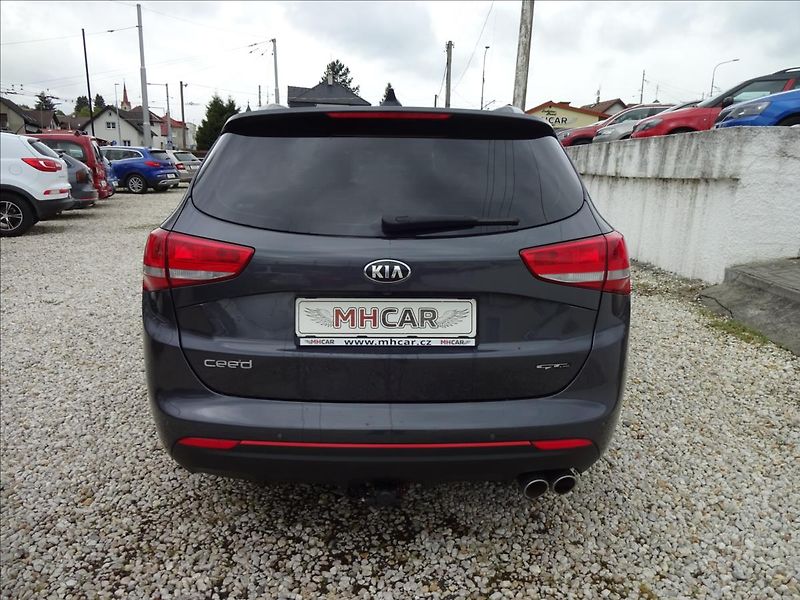 Kia Ceed 1,6 CRDi 100kW GT LINE - fotka 6 z 50