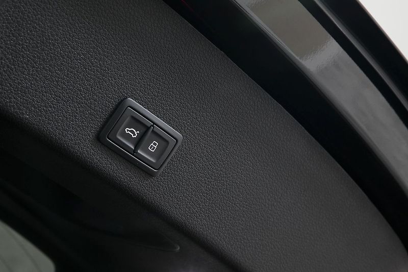 Audi e-tron 55 300kW S-line BlackEdi NV TZ - fotka 43 z 44