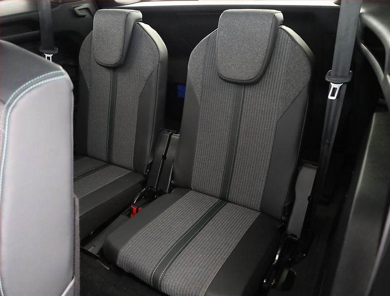 Peugeot 5008 (2021) Allure PureTech 130 - fotka 16 z 21