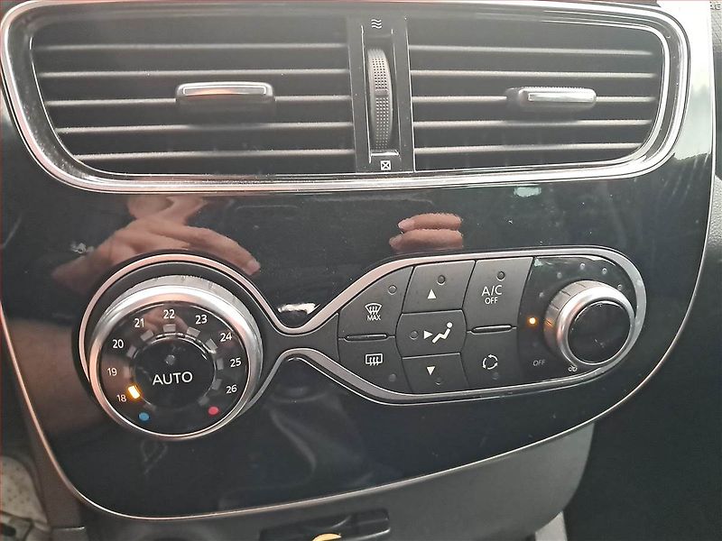Renault Clio (2017) Limited 0.9 TCe, ČR,1.maj - fotka 13 z 20