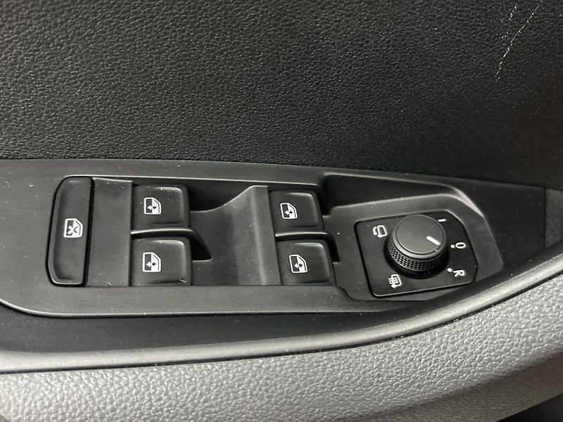 Škoda Karoq SportLine DSG - fotka 21 z 30