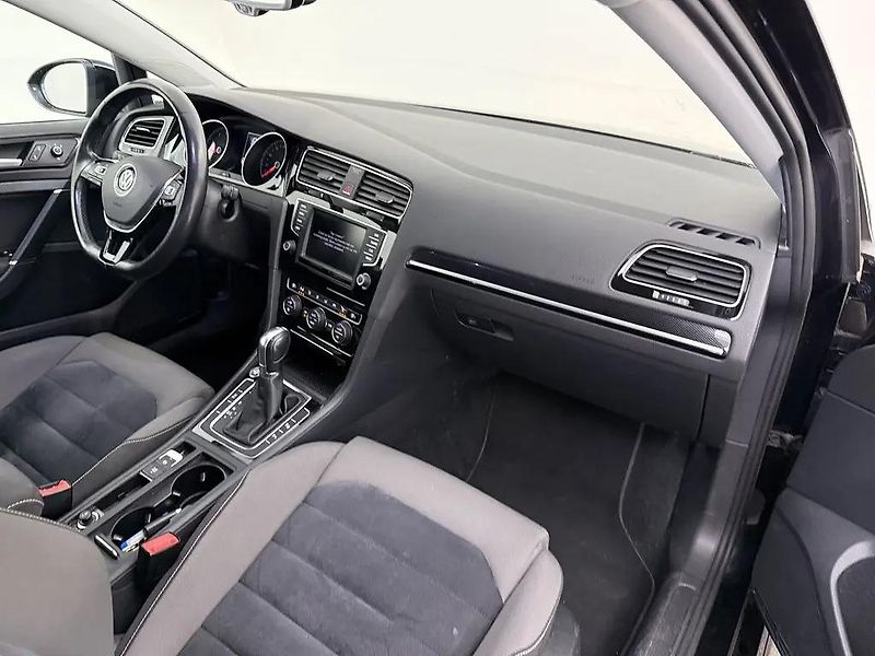 Volkswagen Golf 1.4TSI DSG Highline ACC 1.Maj  - fotka 4 z 11