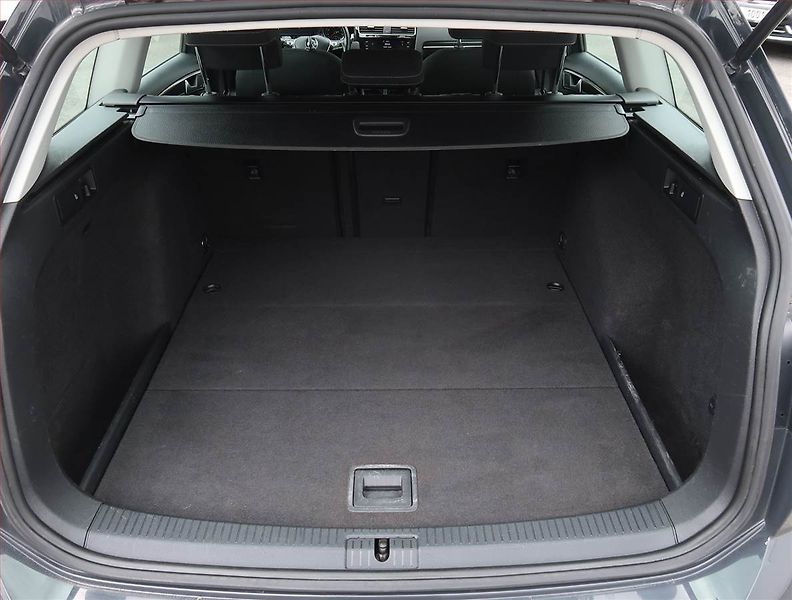 Volkswagen Golf (2019) Highline 2.0 TDI, Automat - fotka 14 z 20