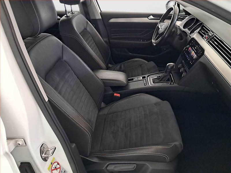 Volkswagen Passat (2020) 2.0 TDI, Automat, Kůže, Navi - fotka 9 z 21