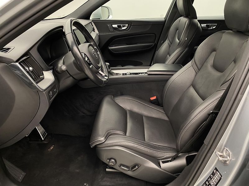 Volvo XC60 D4 AWD R-DESIGN AUT - fotka 3 z 44