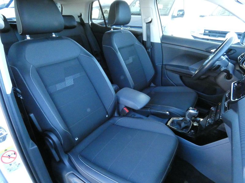 Volkswagen T-Cross R-Line 1,0 TSI DSG - fotka 20 z 29
