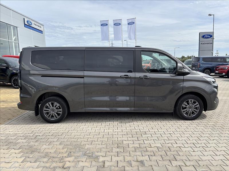 Ford Tourneo Custom 2,0 EcoBlue 125kW L2 Titanium - fotka 6 z 44