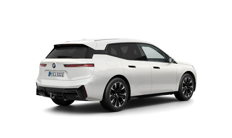 BMW iX xDrive45 - fotka 2 z 4