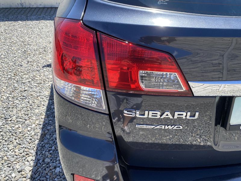 Subaru Outback 2.5i 170PS 4x4 BIFUEL PAN NAVI - fotka 39 z 157