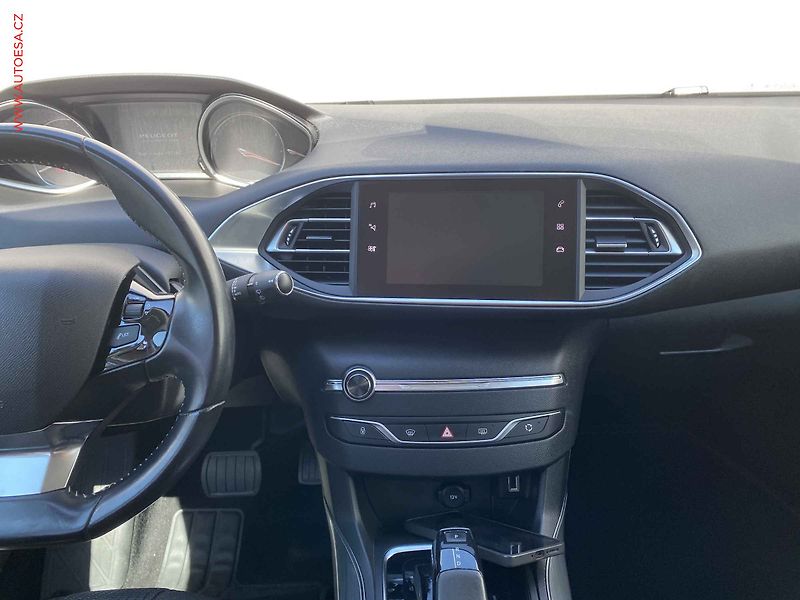 Peugeot 308 (2018) 1.2 PT, Allure, AT, navi, TZ - fotka 12 z 18