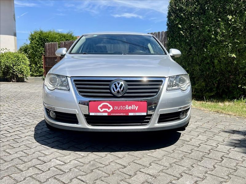Volkswagen Passat 2,0 FSI  COMFORTLINE - fotka 8 z 28
