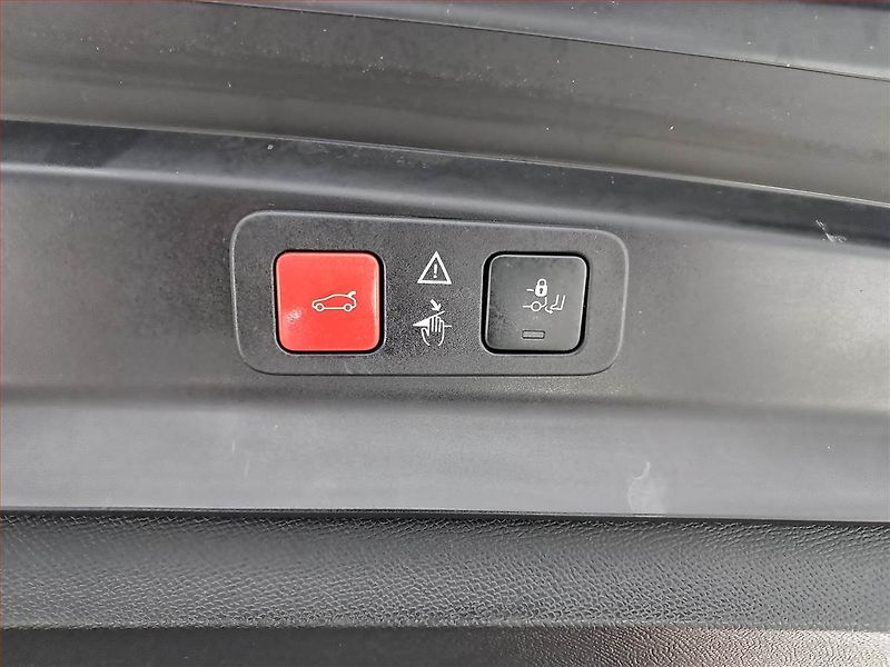 Peugeot 5008 (2021) 1.5 BlueHDi - fotka 17 z 24