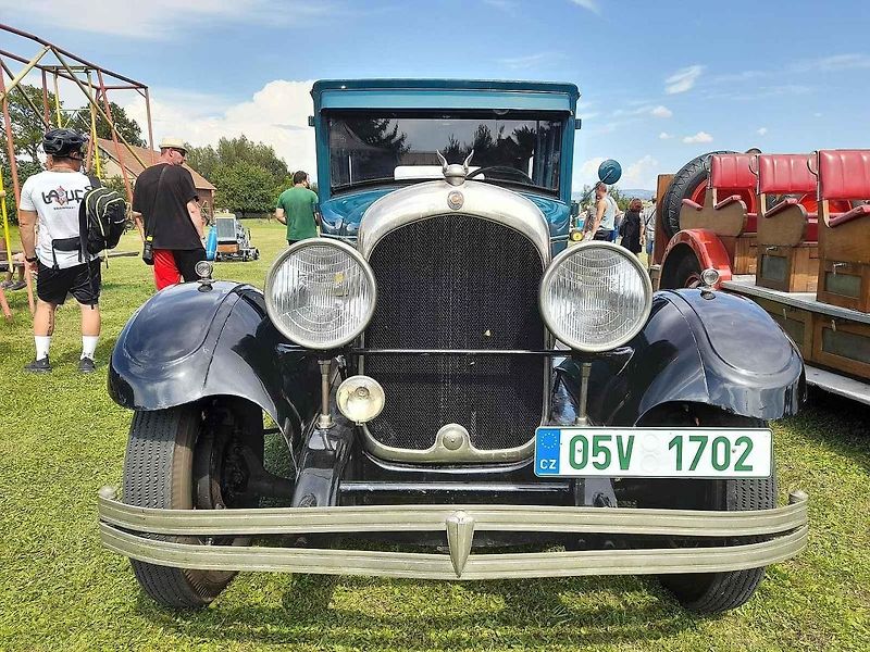 Unikátní hasičský vůz z roku 1931 kdysi sloužil dobrušským hasičům, dnes je klubovým vozidlem Podorlického Veteran Car Clubu.