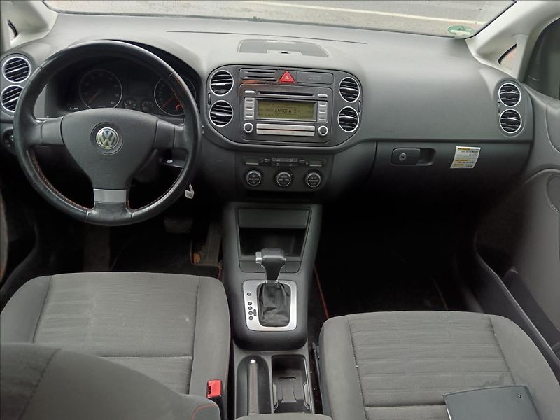 Volkswagen Golf Plus 1,6 i DSG  Goal - fotka 17 z 19