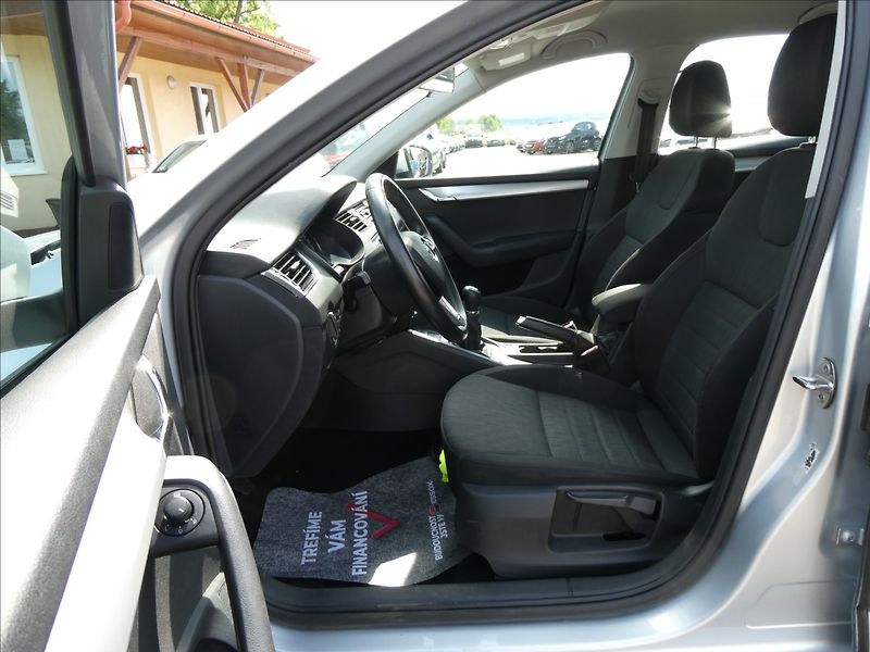 Škoda Octavia 1,6 TDI 81kW Style auto klima - fotka 16 z 35