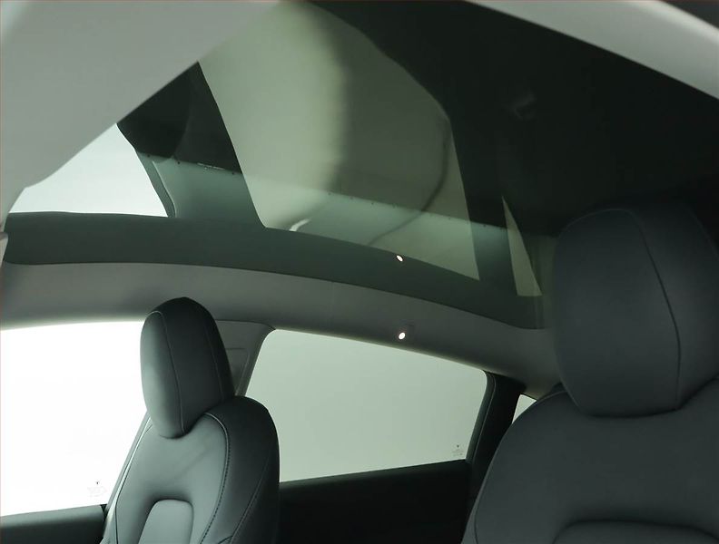 Tesla Model Y (2021) Long Range AWD 75kWh, SoH 93% - fotka 20 z 22
