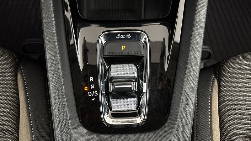 Škoda Octavia 2.0 TDI DSG 4x4 Scout Combi - fotka 23 z 27