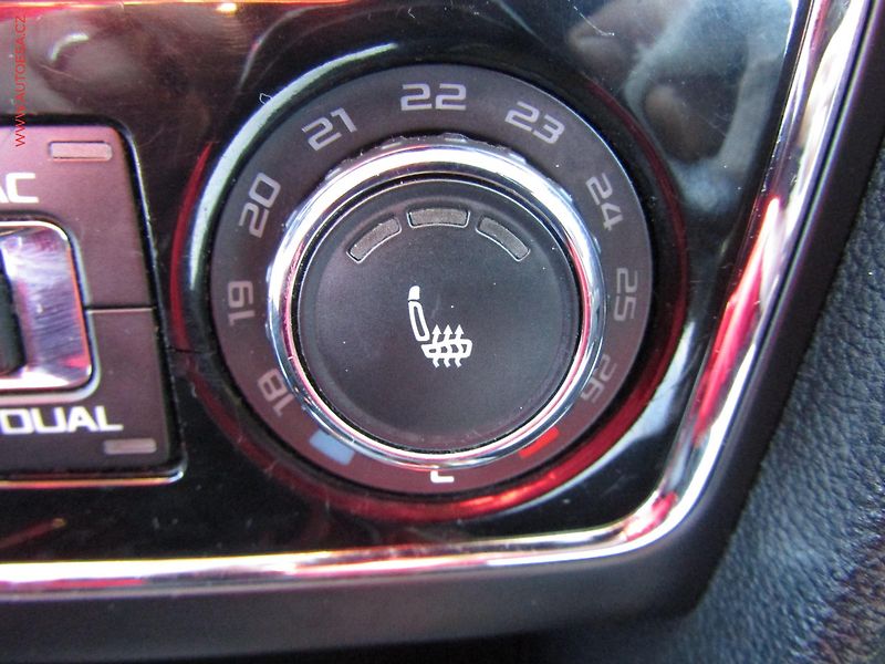 Škoda Superb (2012) 2.0 TDi, Ambition, DSG, bixen - fotka 17 z 19