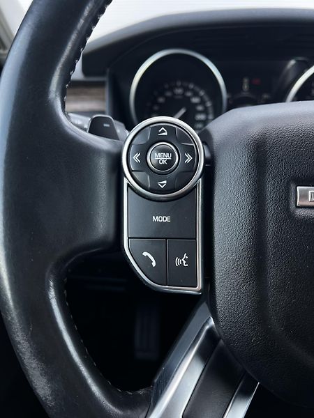 Land Rover Discovery 2.0SD4 177kW LUXURY 7-Míst TZ - fotka 11 z 27