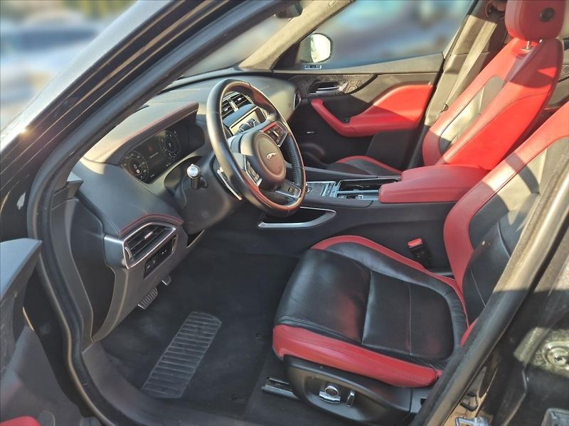 Jaguar F-Pace 3,0 30d AWD - fotka 7 z 20