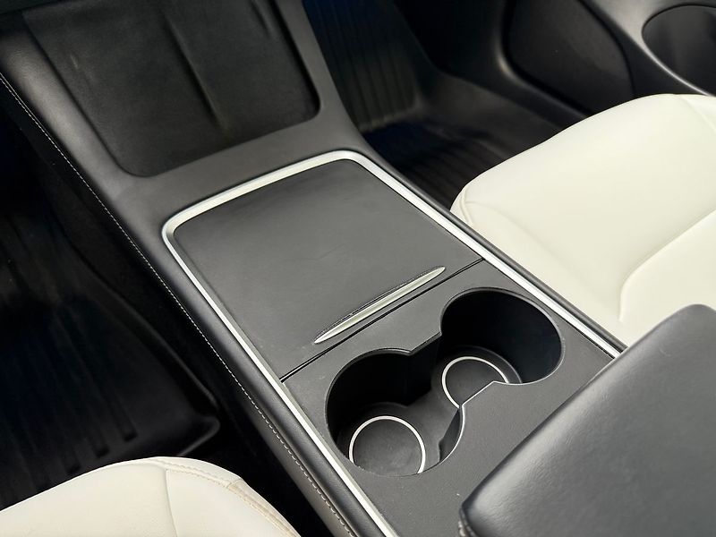 Tesla Model 3 Long Range AWD - fotka 30 z 41