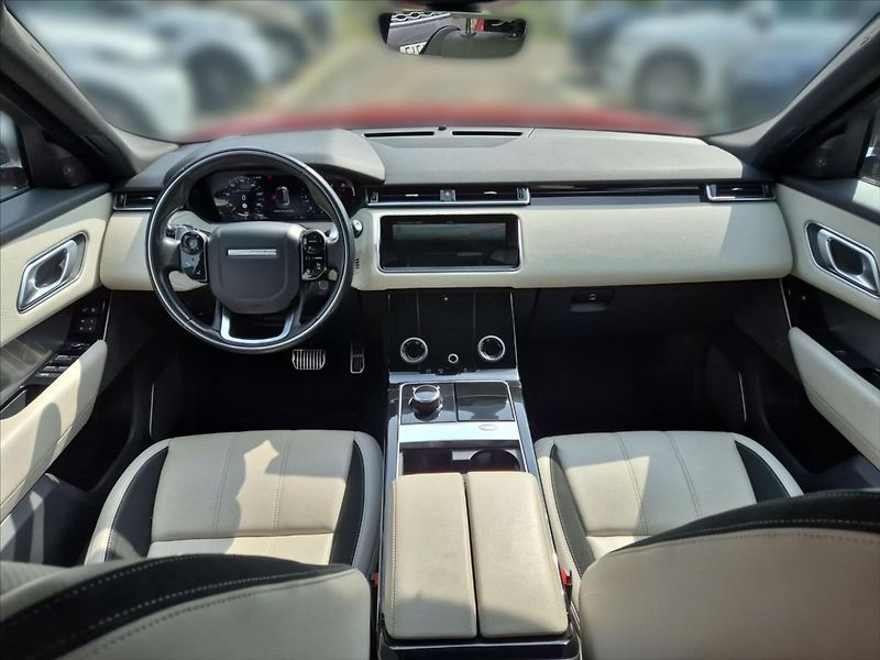Land Rover Range Rover Velar 3,0 D300 R-Dynamic SE - fotka 9 z 19