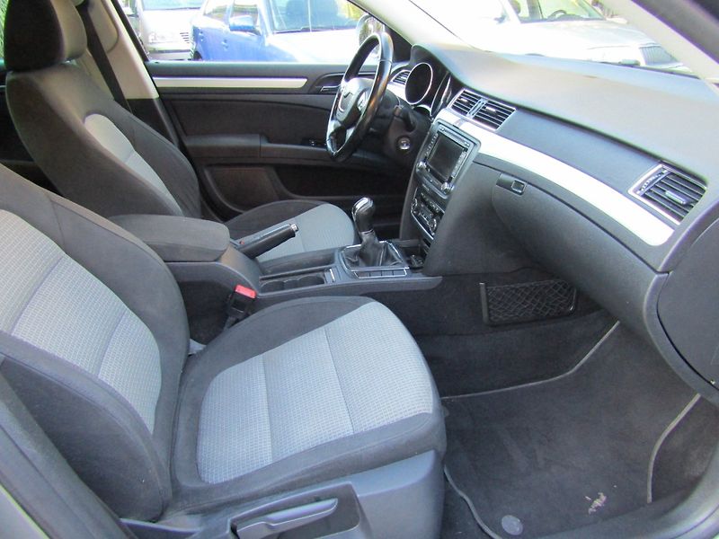 Škoda Superb (2011) 2.0 TDI 103kW  BEZ KOROZE - fotka 28 z 41