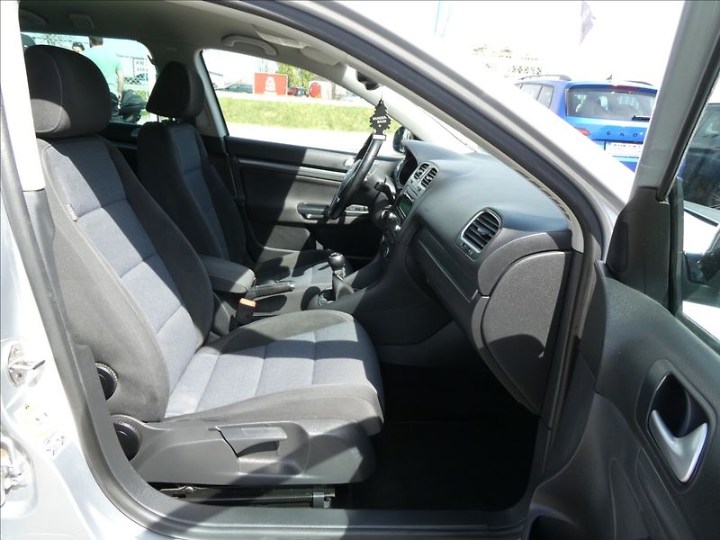 Volkswagen Golf 1,4 TSi 90kW STYLE - fotka 23 z 43
