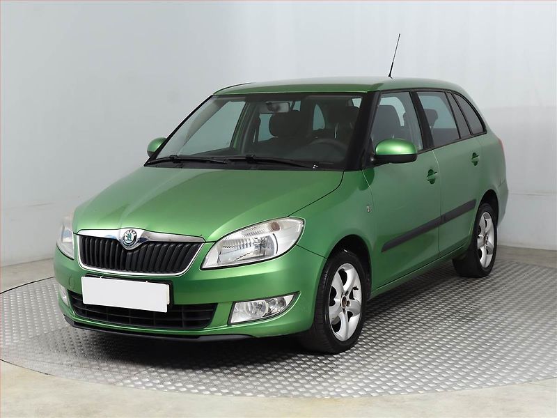 Škoda Fabia (2010) Ambition 1.2 TSI, slušný stav - fotka 2 z 10