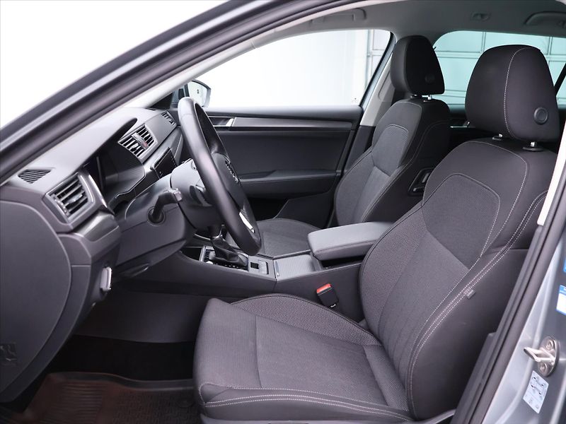 Škoda Superb 2.0 TDI DSG Style Navi LED - fotka 11 z 32