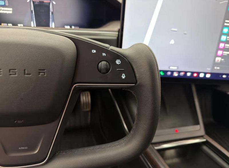 Tesla Model S LR AWD Vzduch Pano. Kam Yoke - fotka 13 z 35