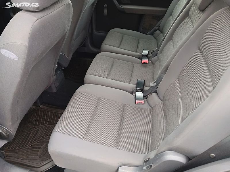 Volkswagen Touran 1.9 TDI 77kW - fotka 20 z 23