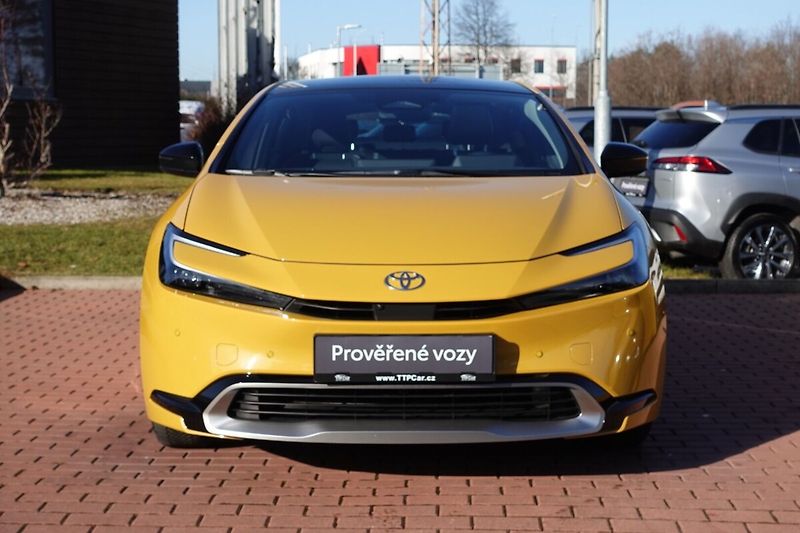 Toyota Prius 2,0 PHEV Executive sada komple - fotka 2 z 36