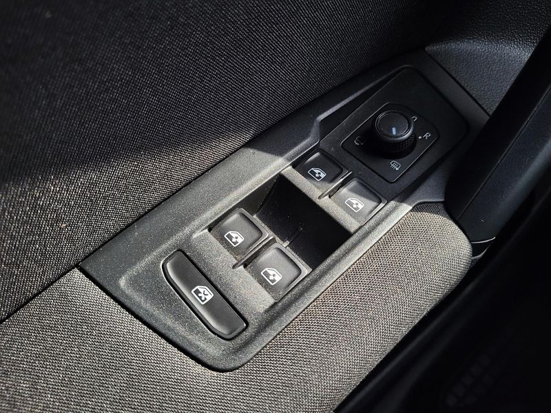 Volkswagen Tiguan 2.0 TDi 90kW LIFE - fotka 20 z 44