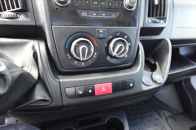 Peugeot Boxer 2,0 HDI  SKLOPKA KLIMA - fotka 35 z 39