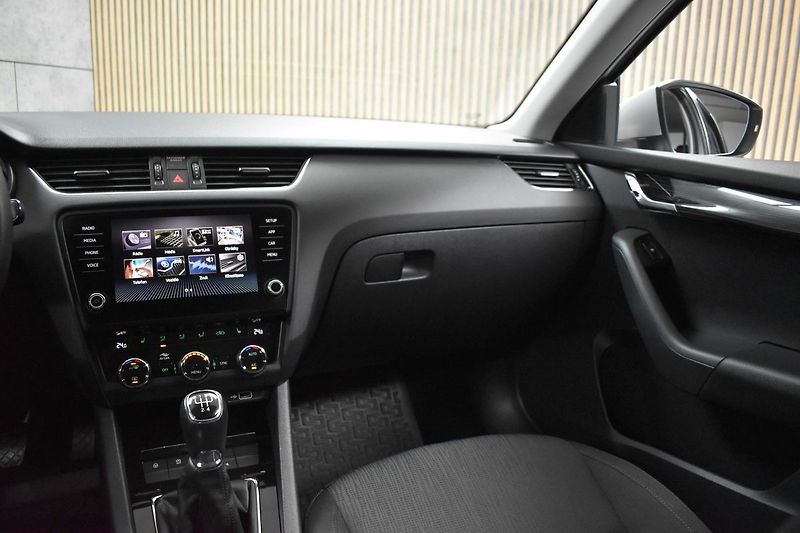 Škoda Octavia 1.6 TDI*85kW*STYLE*DPH* - fotka 9 z 36
