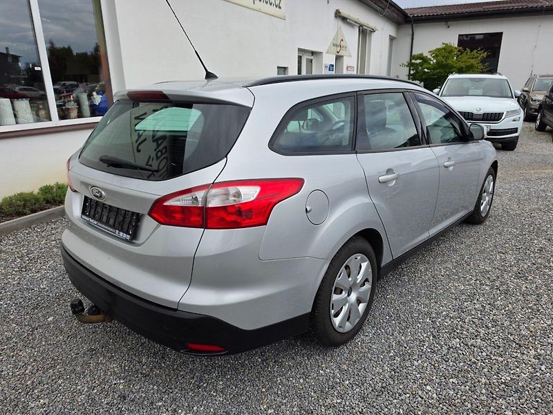 Ford Focus (2012) 1.6 16V Serviska,Tažné - fotka 3 z 20